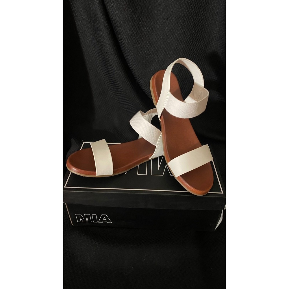 MIA Cindi White Strappy Flat Sandals Size 8 1/2M MH1312J Elastic Ankle Strap NEW